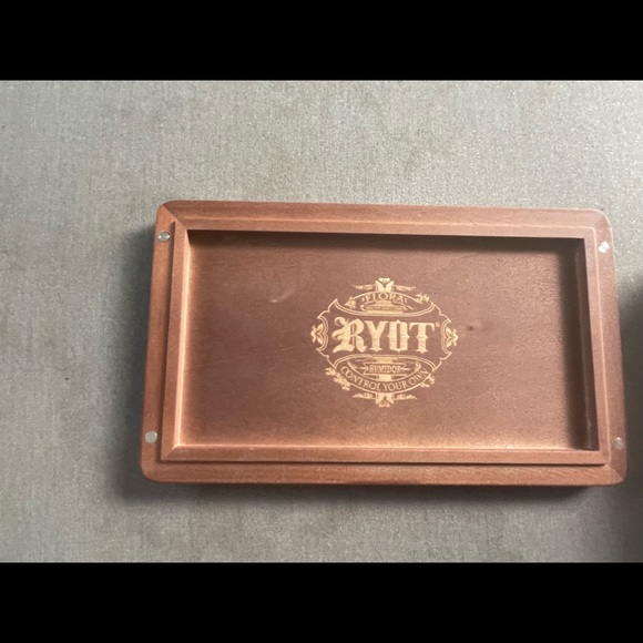 RYOT SOLID TOP Screen Box MEDIUM 4" x 7" WALNUT Wood Stash Box Magnetic Sifter - Picture 8 of 9